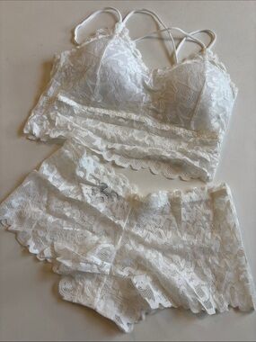 NEW! White Lace 2 Pc Boudoir Set Bralette & Boy Shorts